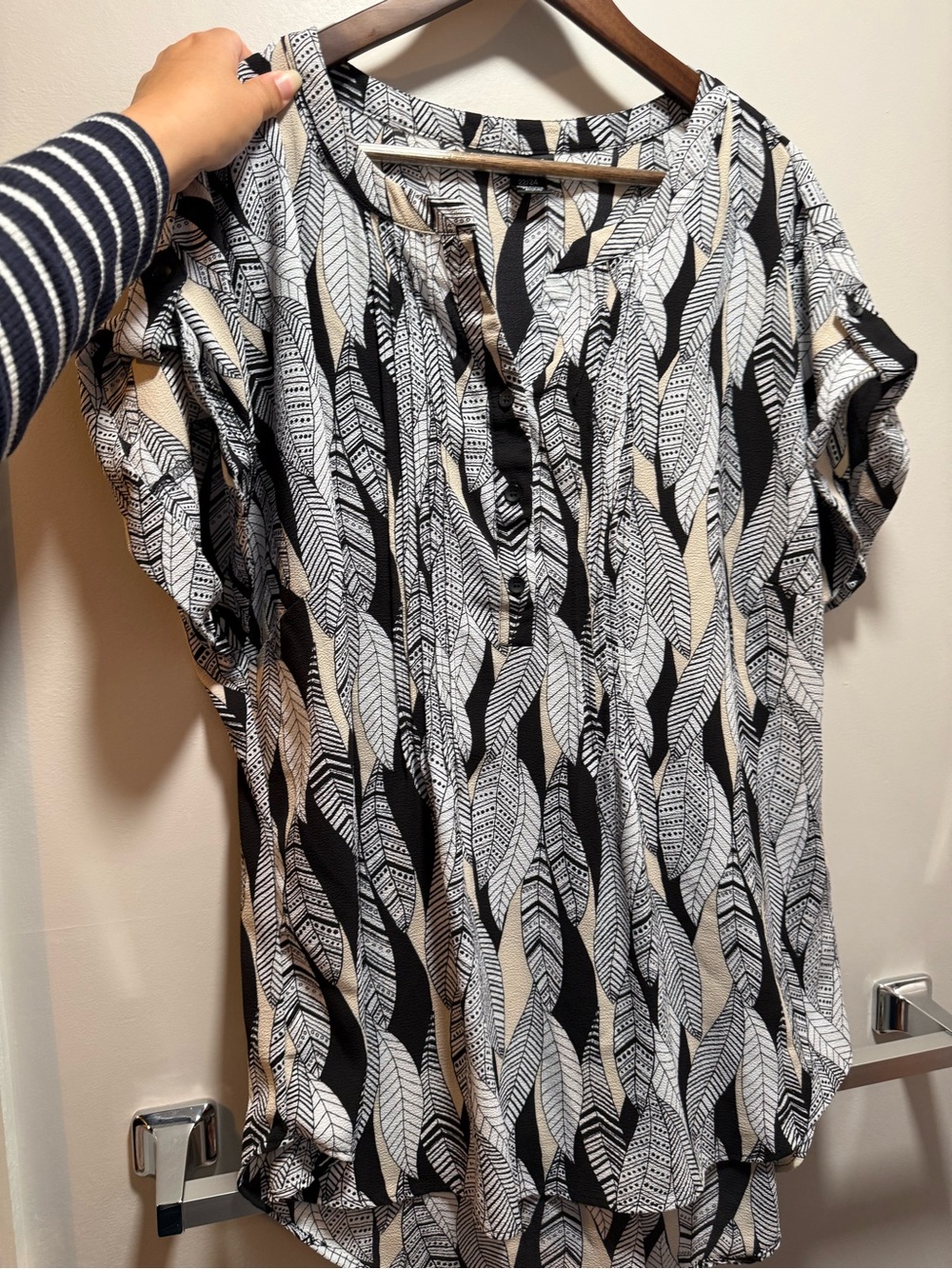 Evans Black & Cream Leaf-Pattern Tunic Chic Classy Top 22/24